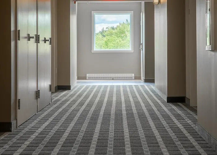 Super 8 By Wyndham Mont Laurier