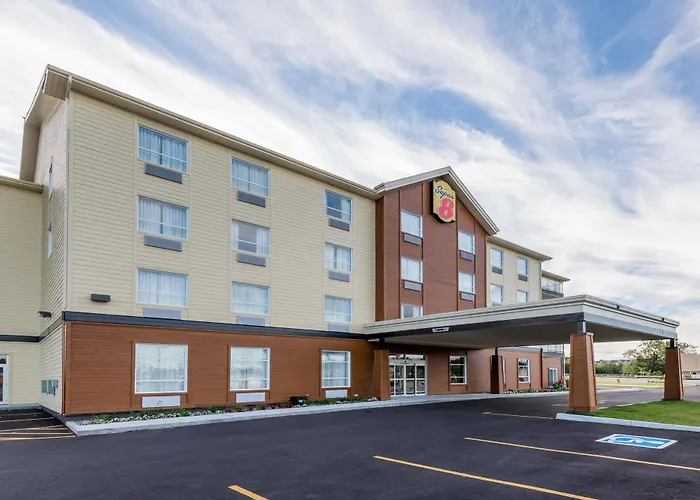 Super 8 By Wyndham Mont Laurier