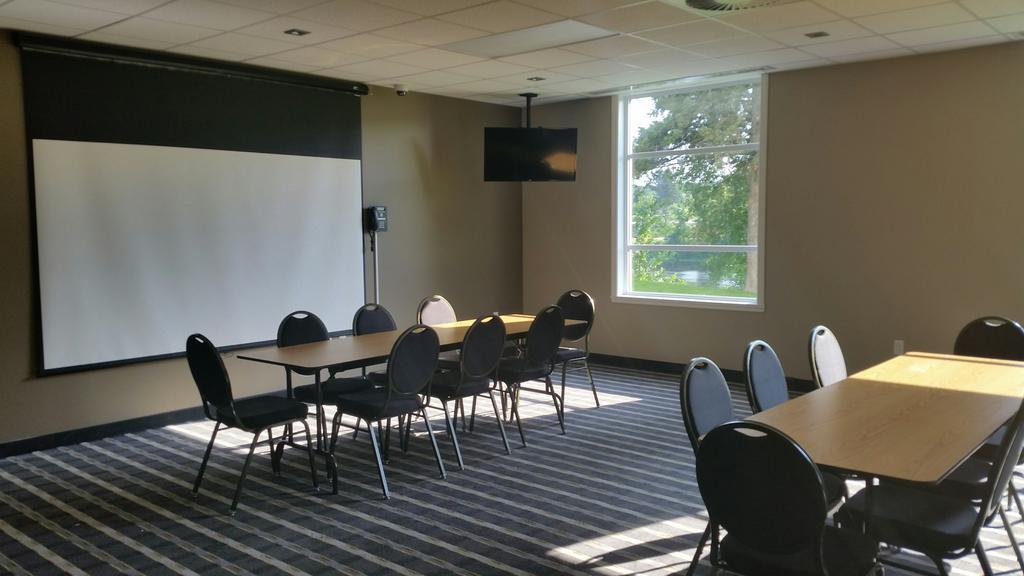 Hotel Super 8 By Wyndham Mont Laurier Mont-Laurier