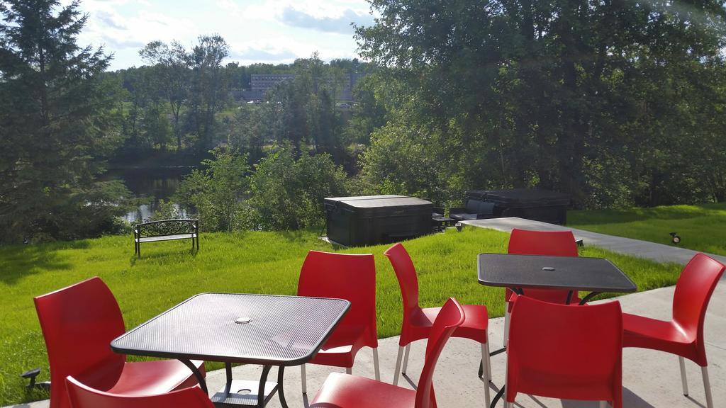 Hotel Super 8 By Wyndham Mont Laurier