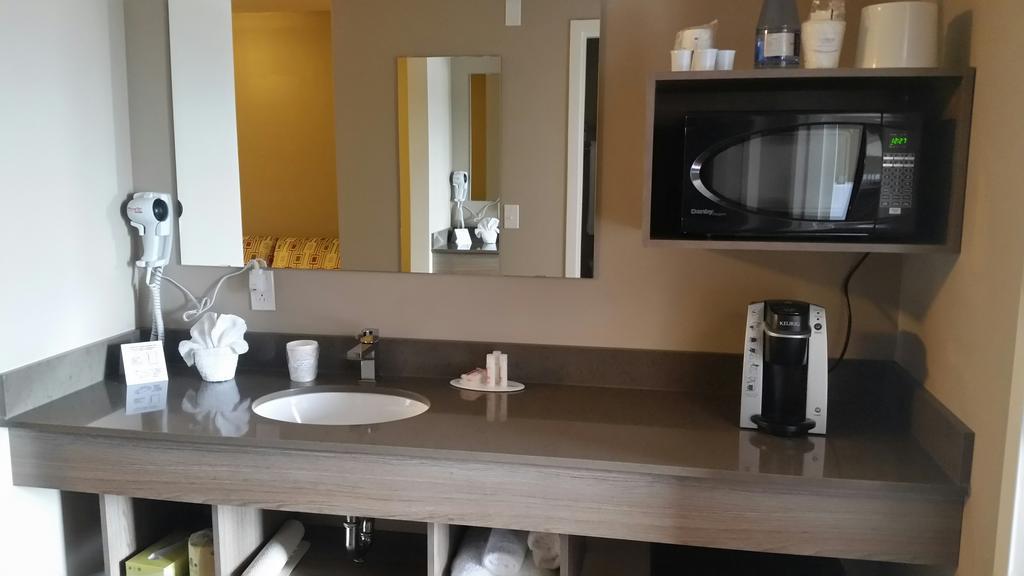 Hotel Super 8 By Wyndham Mont Laurier Mont-Laurier