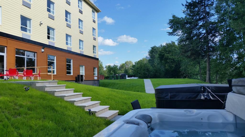 Super 8 By Wyndham Mont Laurier Mont-Laurier