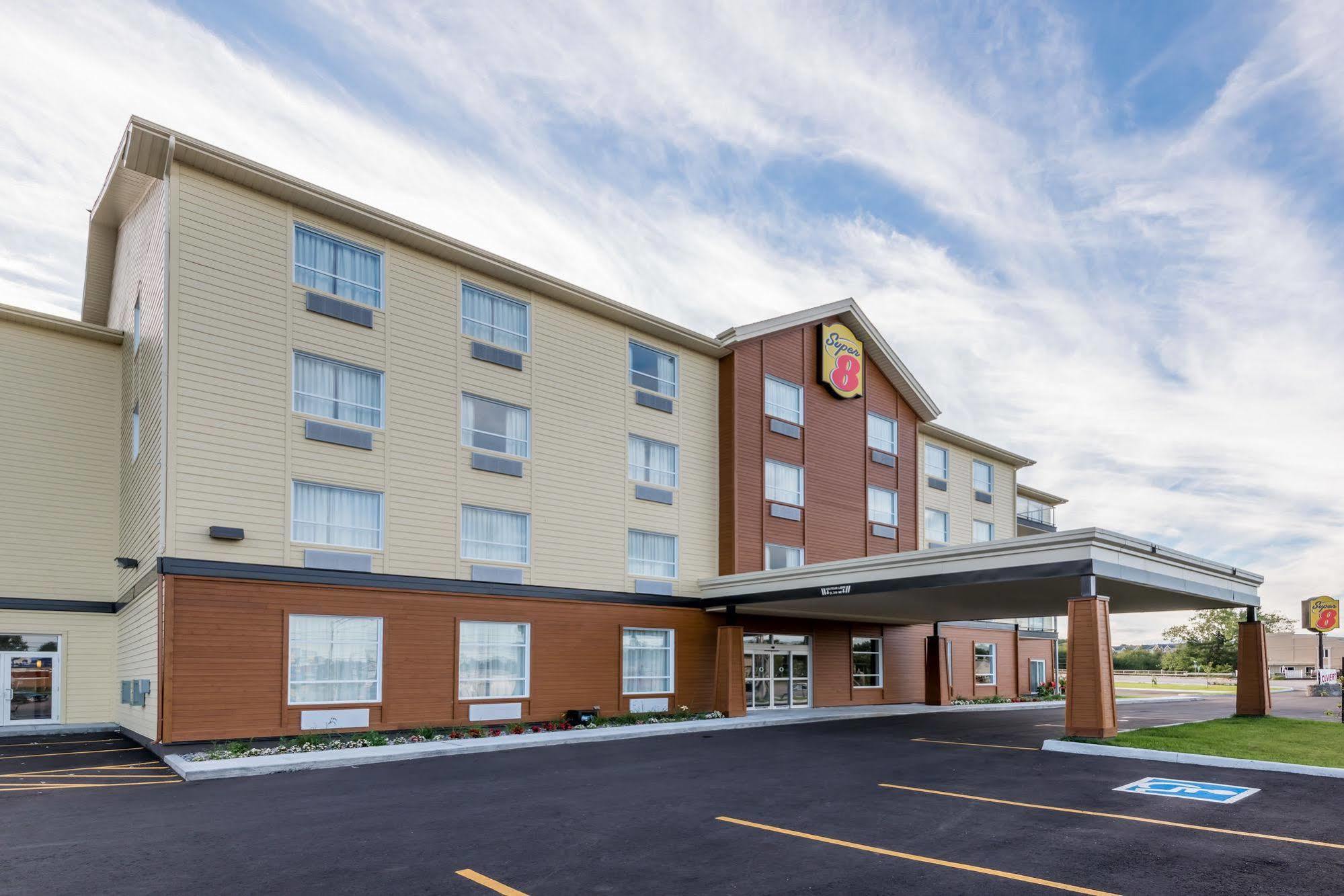 Super 8 By Wyndham Mont Laurier Hotel Mont-Laurier