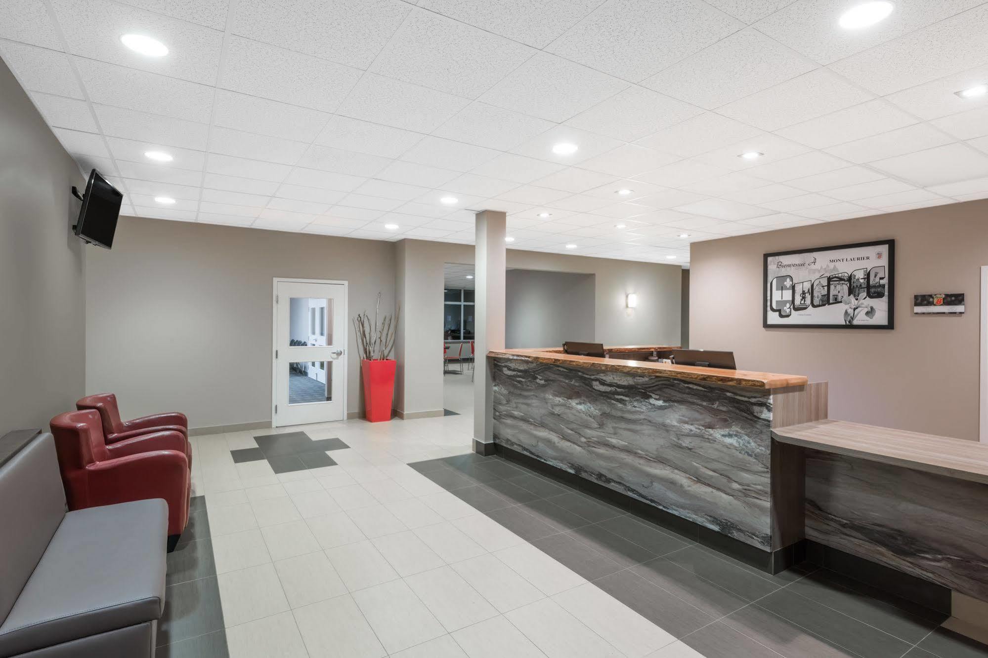Super 8 By Wyndham Mont Laurier 3* Mont-Laurier