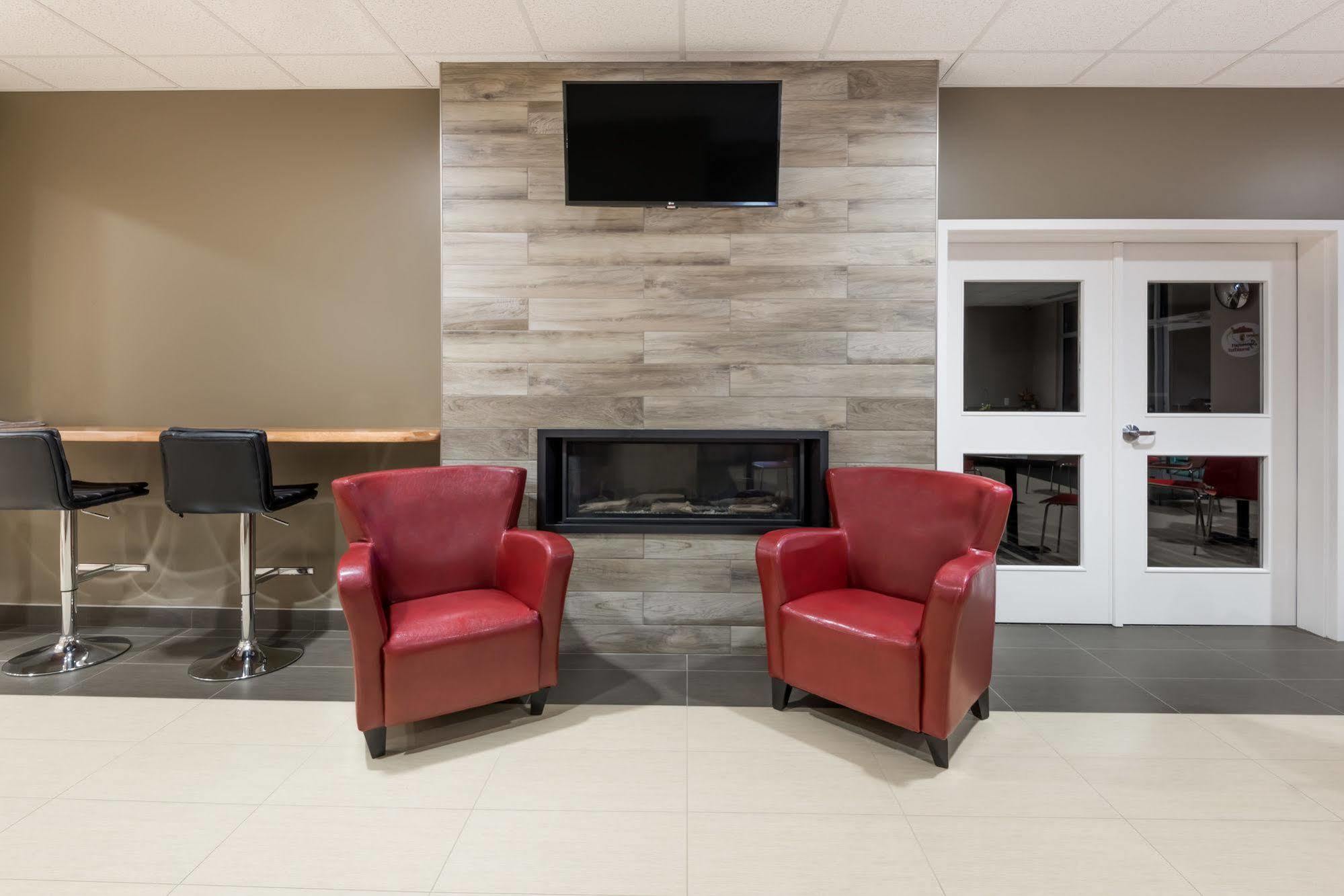 Super 8 By Wyndham Mont Laurier Hotel Mont-Laurier