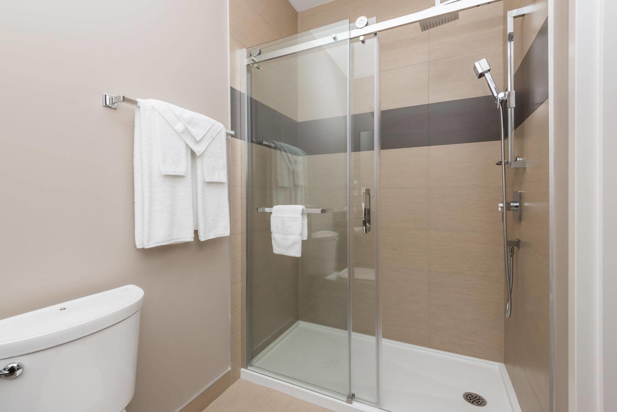 Hotel Super 8 By Wyndham Mont Laurier Mont-Laurier
