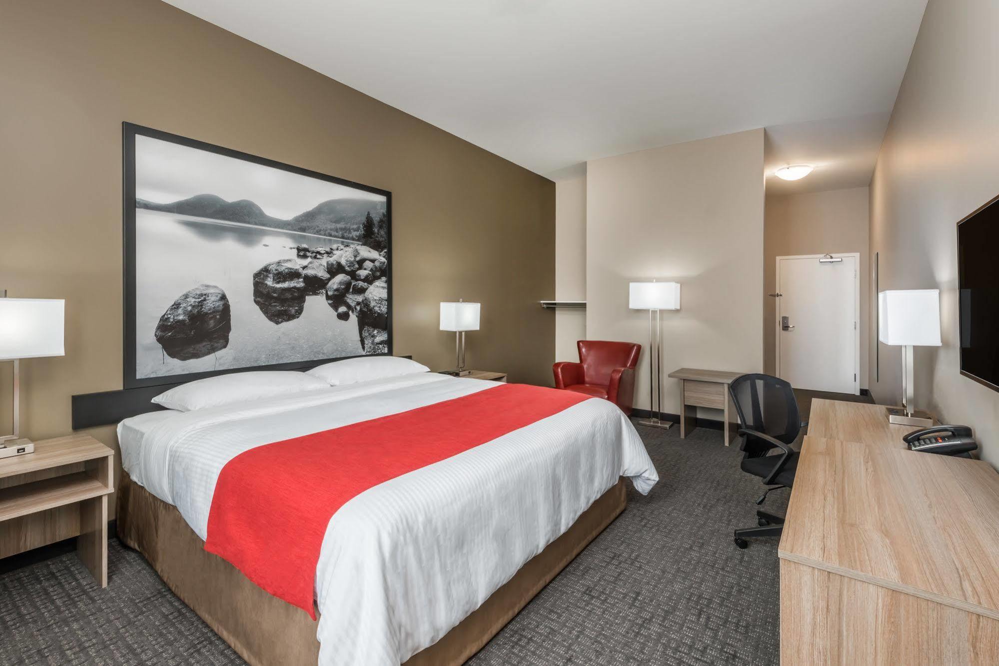 Super 8 By Wyndham Mont Laurier Hotel 3*