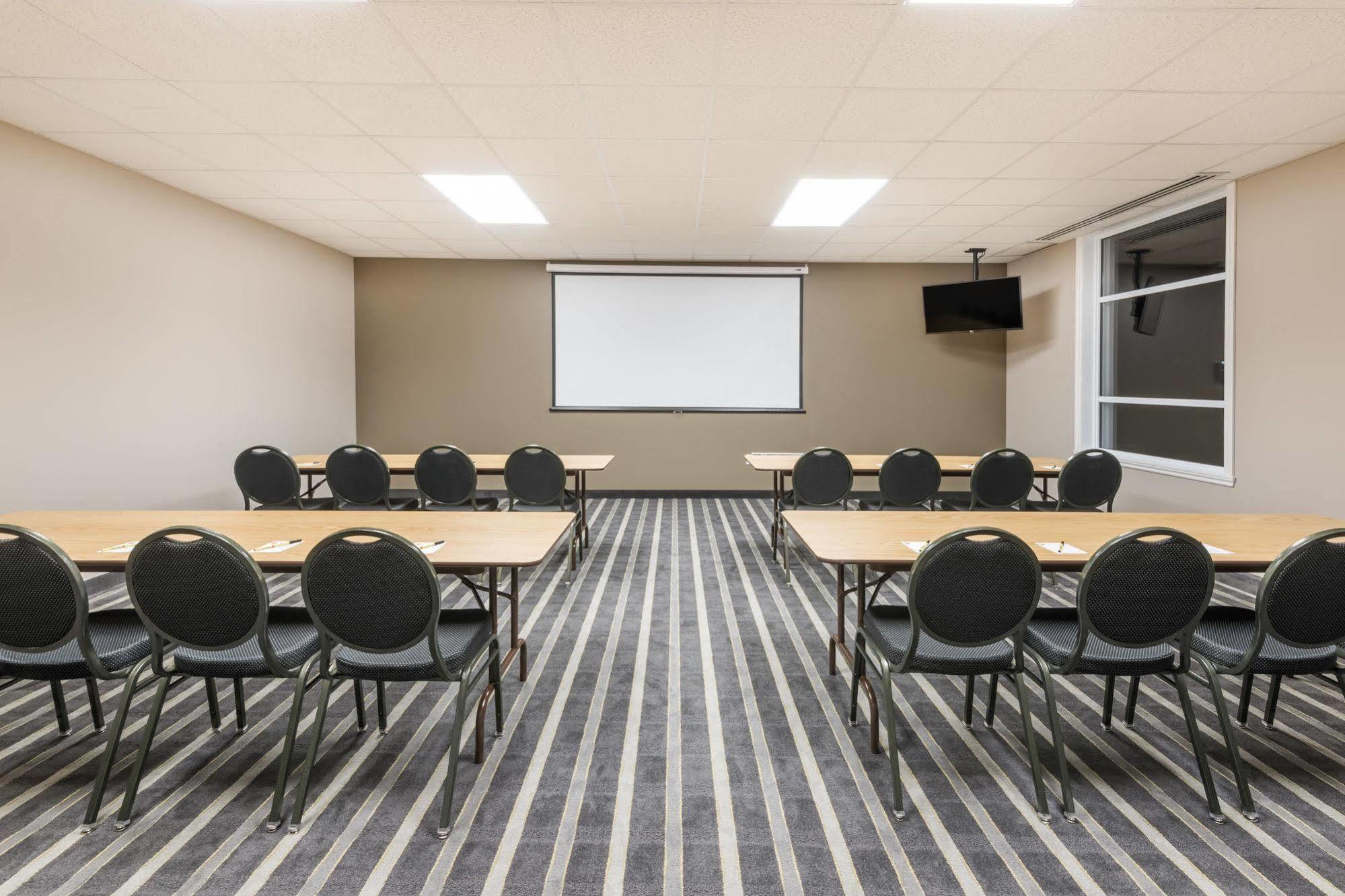 Hotel Super 8 By Wyndham Mont Laurier Mont-Laurier